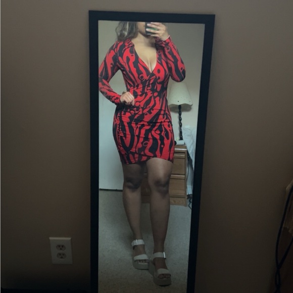 Red Print Bodycon Dress - Picture 3 of 5
